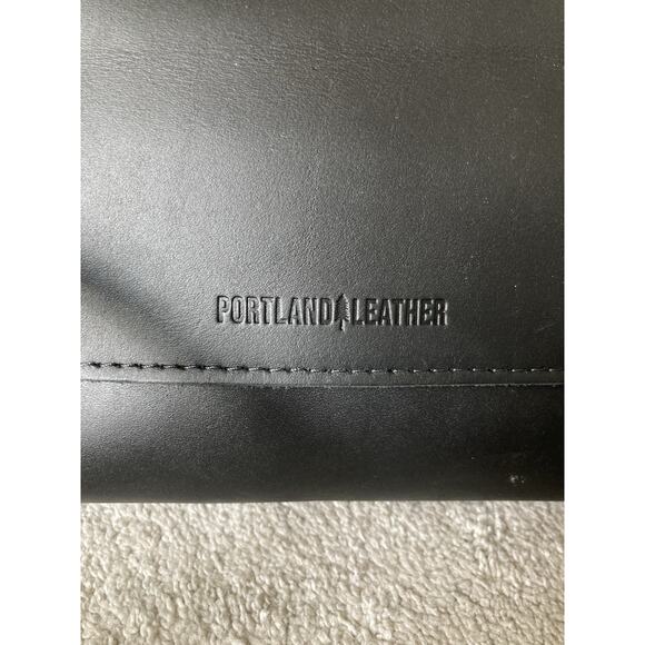 Portland Leather Black Metro Crossbody Shoulder Bag With Magnetic Closure - Picture 2 of 12